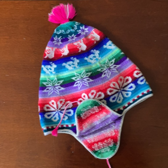 Handmade Peruvian Chullo hat from the mountains near Cusco - Picture 3 of 6